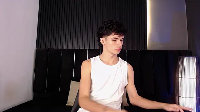 Snapshot of Logan_Steel chatting on 05.14.26 Logan Steel online show from 05.14.26