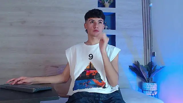 Snapshot of Logan_Steel chatting on 07.07.26 Logan Steel online show from 07.07.26