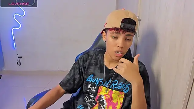 axel luxxx online show from 04.15.26