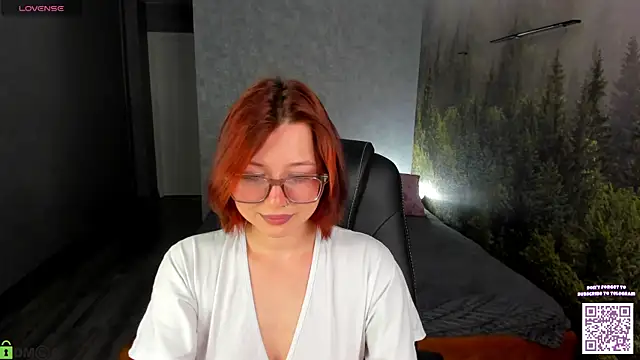 Lessi Panic online show from 04.30.26