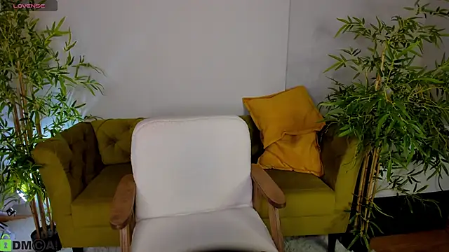 Riddle Lay online show from 05.11.26