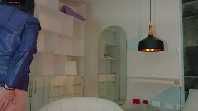 Snapshot of Adrianaa_gold chatting on 06.17.26 Adrianaa gold online show from 06.17.26