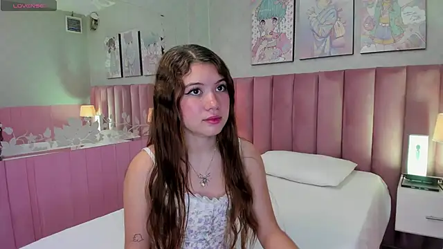 Snapshot of Hellencute18_ chatting on 07.16.26 Hellencute18 online show from 07.16.26