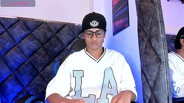 Snapshot of LiamKron chatting on 07.10.26 LiamKron online show from 07.10.26