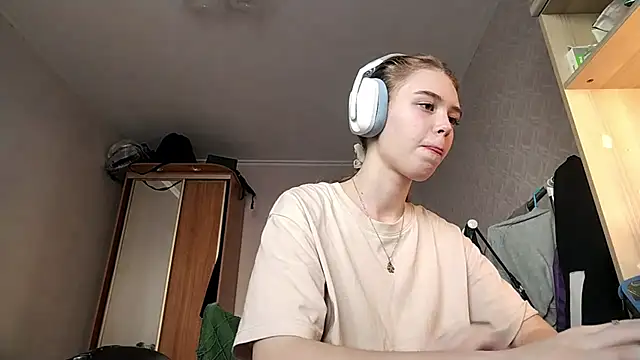 Snapshot of HebrewRiding chatting on 04.13.26 HebrewRiding online show from 04.13.26