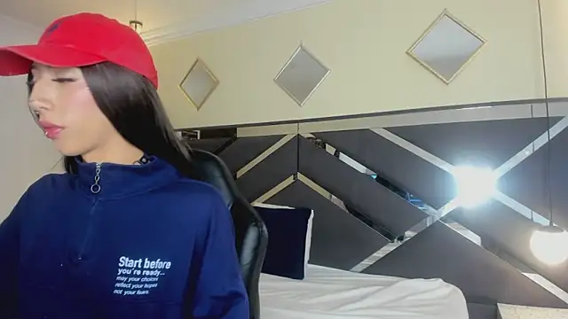 Snapshot of Kittie_Vixen chatting on 04.11.26 Kittie Vixen online show from 04.11.26