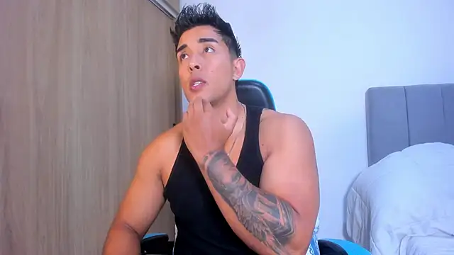 Snapshot of alangreek1 chatting on 04.10.26 alangreek1 online show from 04.10.26