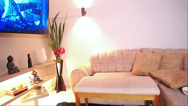 Snapshot of Honey_luxury_cute chatting on 04.21.26 Honey luxury cute online show from 04.21.26
