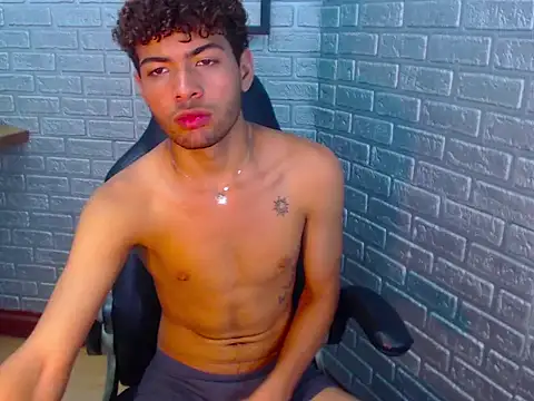 Snapshot of jake_1boy chatting on 04.09.26 jake 1boy online show from 04.09.26