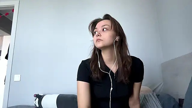 Thyeiysyla online show from 04.15.26