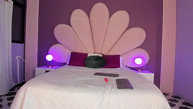 Snapshot of AxelandRenata chatting on 05.27.26 AxelandRenata online show from 05.27.26