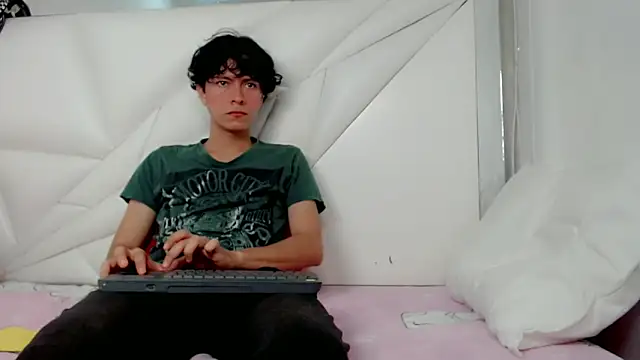 Snapshot of Shirowitheb chatting on 04.09.26 Shirowitheb online show from 04.09.26