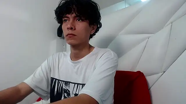 Snapshot of Shirowitheb chatting on 04.12.26 Shirowitheb online show from 04.12.26