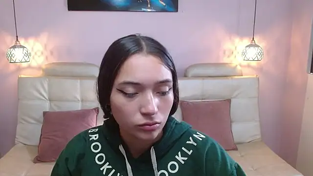 Snapshot of Marianne_Cam chatting on 05.08.26 Marianne Cam online show from 05.08.26