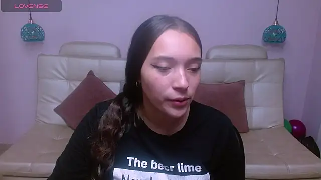 Snapshot of Marianne_Cam chatting on 06.02.26 Marianne Cam online show from 06.02.26