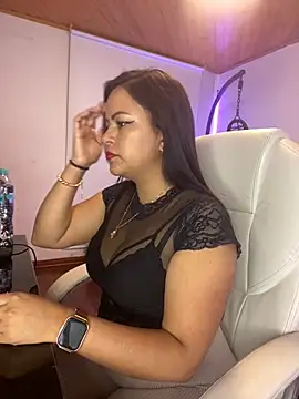 MIA ROSSEEE online show from 04.20.26