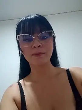 Snapshot of roos1237 chatting on 04.15.26 roos1237 online show from 04.15.26