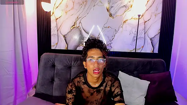 Snapshot of triiangel_latinboy chatting on 06.14.26 triiangel latinboy online show from 06.14.26