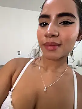 ZaraReyes online show from 05.07.26