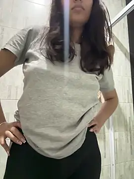 Snapshot of Layla_amirah chatting on 05.29.26 Layla amirah online show from 05.29.26