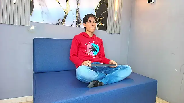 RAPHAEL NYON1 online show from 04.11.26