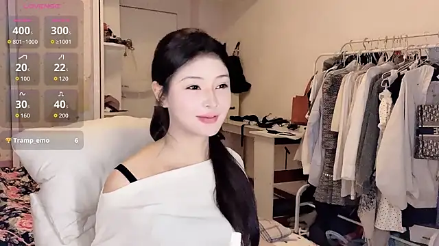 Snapshot of secret-anan chatting on 05.12.26 secret-anan online show from 05.12.26