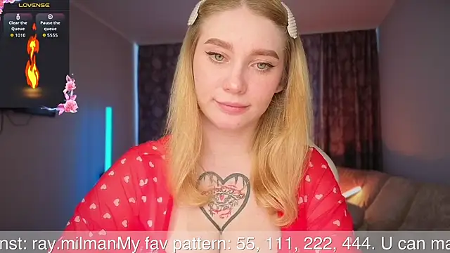 Snapshot of AliceMilr chatting on 06.25.26 AliceMilr online show from 06.25.26