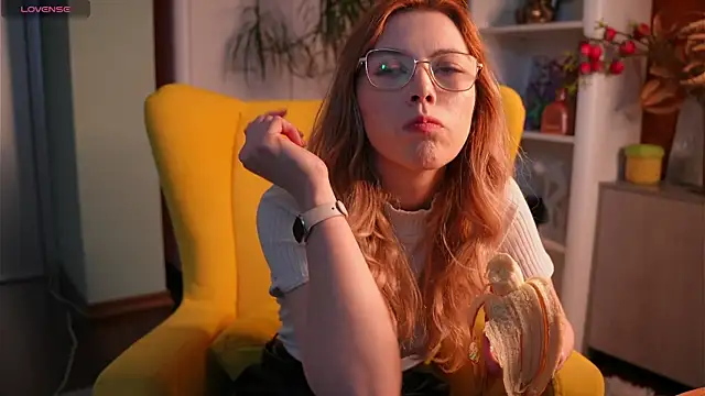 Snapshot of SonyaCubine chatting on 04.12.26 SonyaCubine online show from 04.12.26