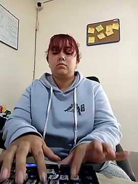 Snapshot of AliceScoot_ chatting on 05.09.26 AliceScoot online show from 05.09.26
