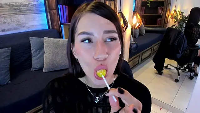 YamelBloom online show from 04.17.26