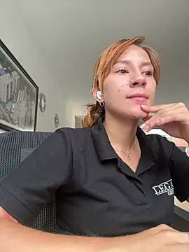 Snapshot of YamelBloom chatting on 07.17.26 YamelBloom online show from 07.17.26