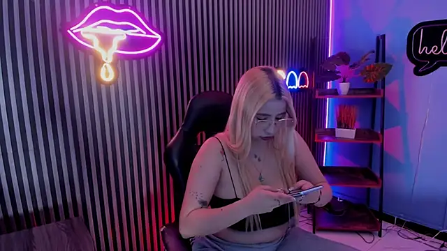 Aliss Taylor1 online show from 04.11.26