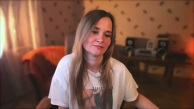 MiaSparkes online show from 04.17.26