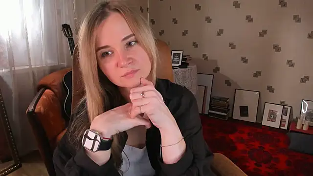 Snapshot of MiaSparkes chatting on 06.16.26 MiaSparkes online show from 06.16.26