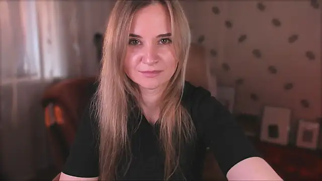 Snapshot of MiaSparkes chatting on 07.18.26 MiaSparkes online show from 07.18.26