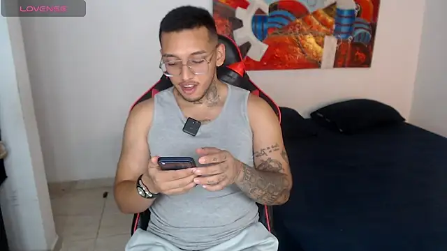 Snapshot of Andymanfit chatting on 04.11.26 Andymanfit online show from 04.11.26