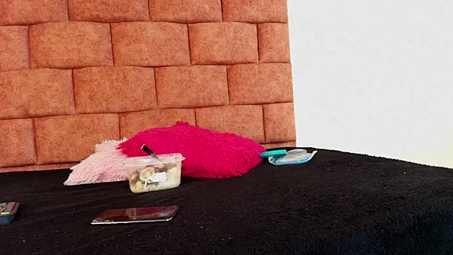 Snapshot of Mia_Nasty_Dirty chatting on 04.11.26 Mia Nasty Dirty online show from 04.11.26