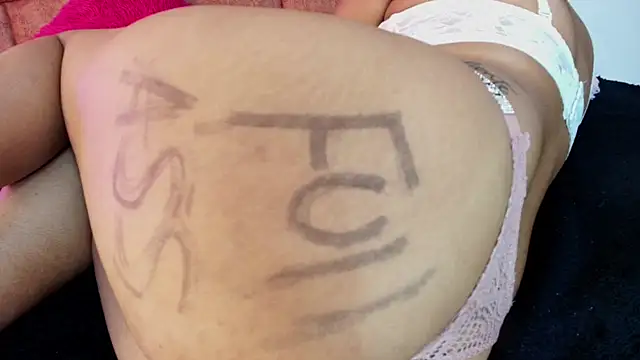 Snapshot of Mia_Nasty_Dirty chatting on 04.12.26 Mia Nasty Dirty online show from 04.12.26