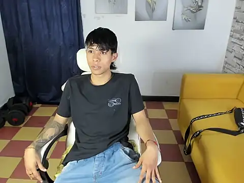 Snapshot of orrduz06 chatting on 04.11.26 orrduz06 online show from 04.11.26