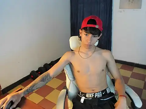 Snapshot of orrduz06 chatting on 04.12.26 orrduz06 online show from 04.12.26