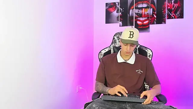Snapshot of eithan_boy_ chatting on 06.20.26 eithan boy online show from 06.20.26