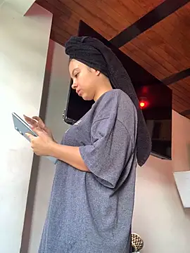 Snapshot of NefertitiXO chatting on 06.18.26 NefertitiXO online show from 06.18.26