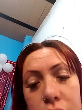 Snapshot of carolinhe26 chatting on 04.11.26 carolinhe26 online show from 04.11.26