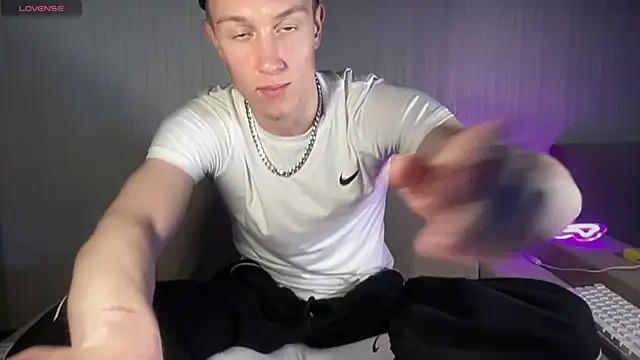 Snapshot of Travis_Gracile chatting on 06.19.26 Travis Gracile online show from 06.19.26