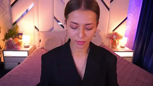 DoveLovee online show from 04.30.26