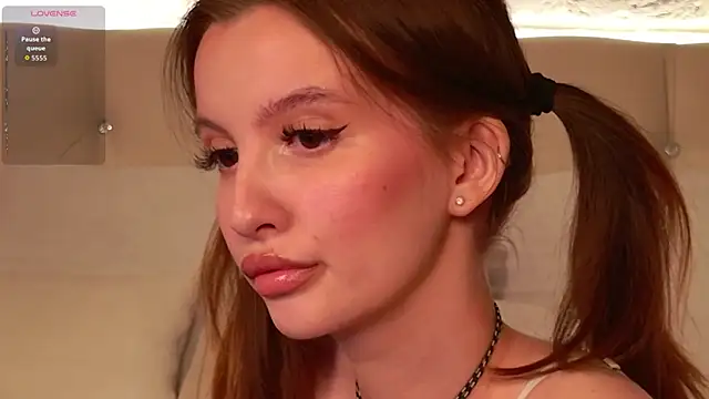 Snapshot of Molly__Quinn chatting on 04.14.26 Molly Quinn online show from 04.14.26