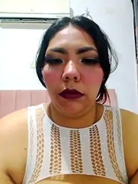 Snapshot of Izel_ chatting on 06.05.26 Izel online show from 06.05.26