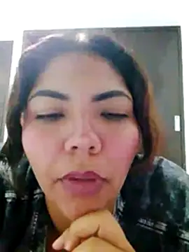 Snapshot of Izel_ chatting on 06.11.26 Izel online show from 06.11.26