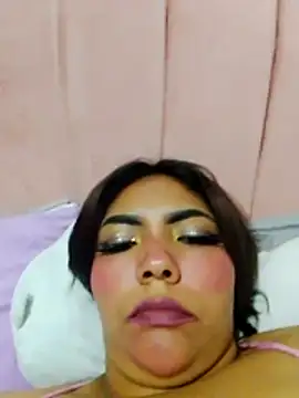Snapshot of Izel_ chatting on 06.16.26 Izel online show from 06.16.26
