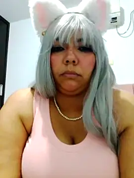 Snapshot of Izel_ chatting on 06.21.26 Izel online show from 06.21.26
